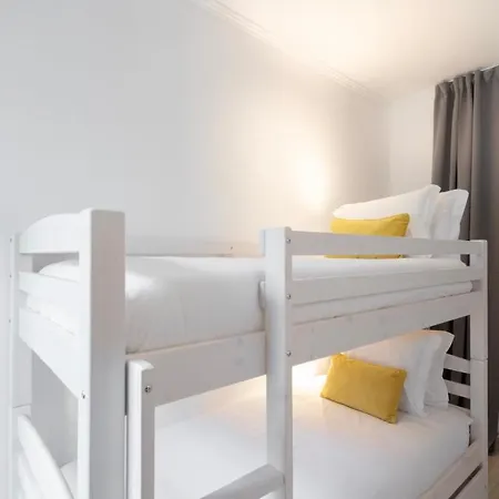 5-Bedroom Apartment Near Lx Factory *