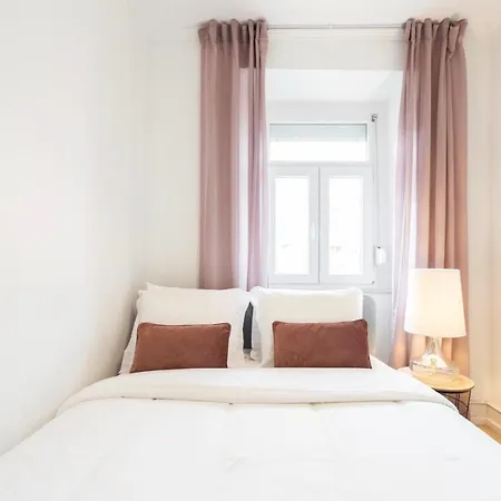 5-Bedroom Apartment Near Lx Factory