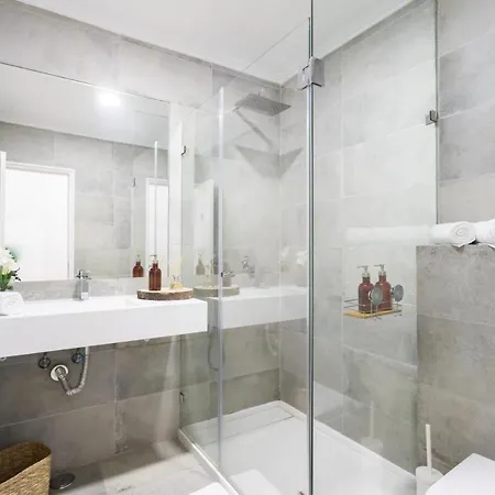 The Lotus - Alcantara Apartment *